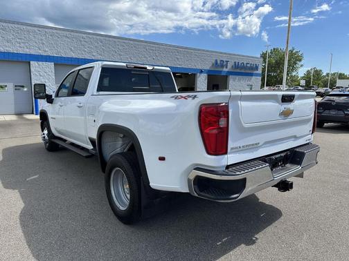 Summit White 2024 Chevrolet Silverado 3500 LT