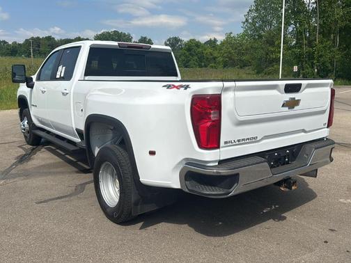 Summit White 2024 Chevrolet Silverado 3500 LT
