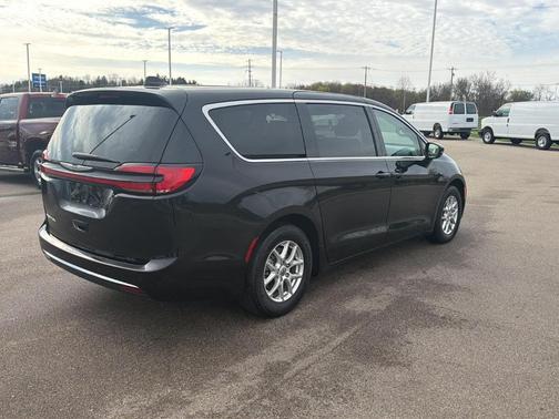 Diamond Black 2024 Chrysler Pacifica Touring-L
