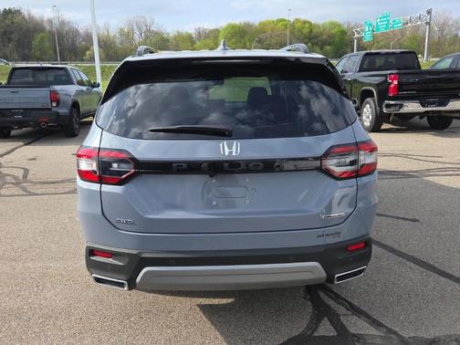 Sonic Gray Pearl 2025 Honda Pilot Touring