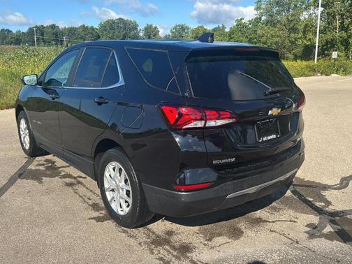 Mosaic Black Metallic 2024 Chevrolet Equinox LT