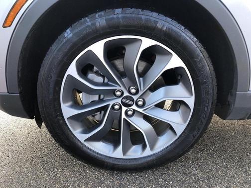 Silver Radiance Metallic 2023 Lincoln Nautilus Reserve