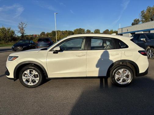 Platinum White Pearl 2024 Honda HR-V LX