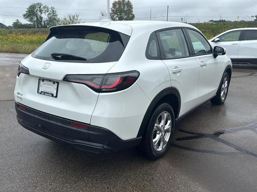 Platinum White Pearl 2024 Honda HR-V LX