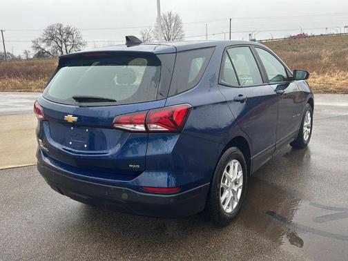 Blue Glow Metallic 2022 Chevrolet Equinox LS