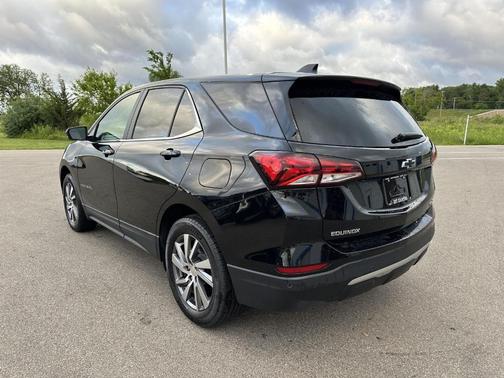 Mosaic Black Metallic 2024 Chevrolet Equinox LT