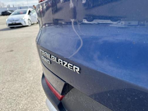 Blue Glow Metallic 2022 Chevrolet Trailblazer LT