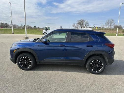 Blue Glow Metallic 2022 Chevrolet Trailblazer LT