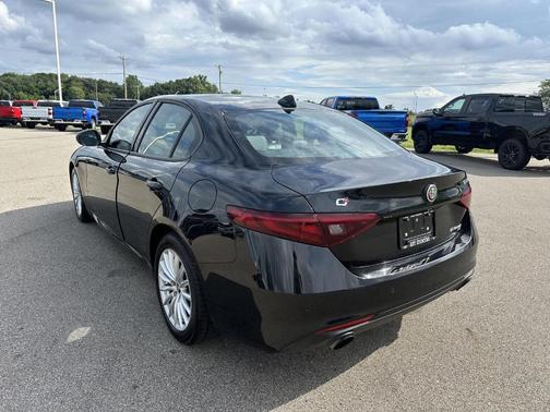 2022 Alfa Romeo Giulia Base