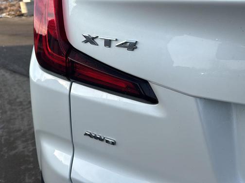 2022 Cadillac XT4 Premium Luxury
