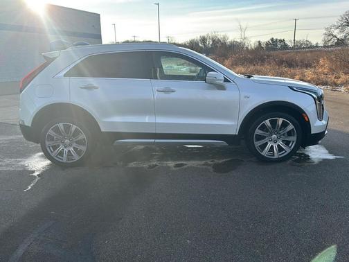 2022 Cadillac XT4 Premium Luxury