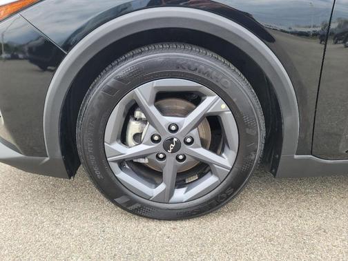 Aurora Black Pearl 2025 Kia K4