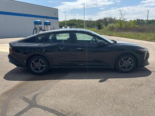 Aurora Black Pearl 2025 Kia K4