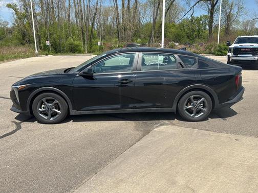 Aurora Black Pearl 2025 Kia K4
