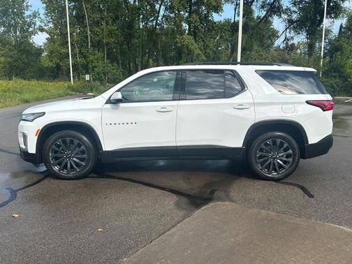Summit White 2023 Chevrolet Traverse RS