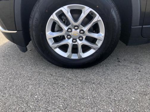 Mosaic Black Metallic 2020 Chevrolet Traverse LT Cloth