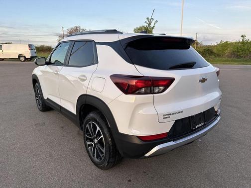 Summit White 2025 Chevrolet Trailblazer LT