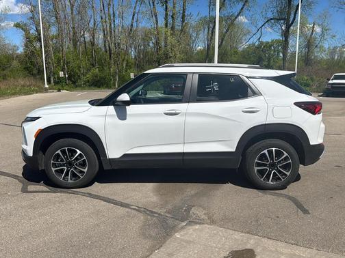 Summit White 2025 Chevrolet Trailblazer LT
