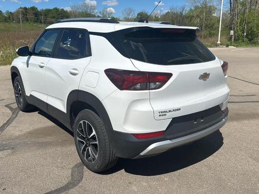 Summit White 2025 Chevrolet Trailblazer LT