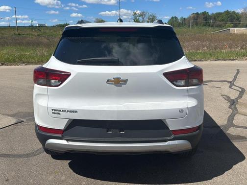 Summit White 2025 Chevrolet Trailblazer LT