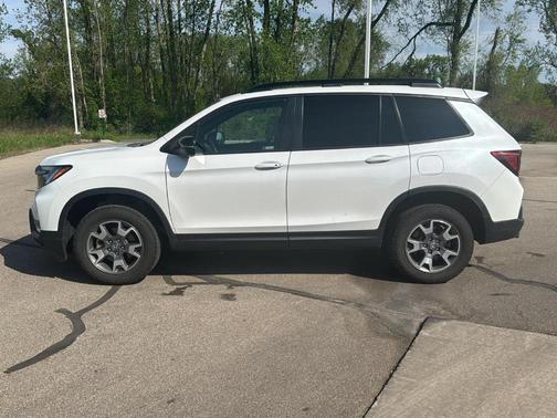 Platinum White Pearl 2023 Honda Passport TrailSport