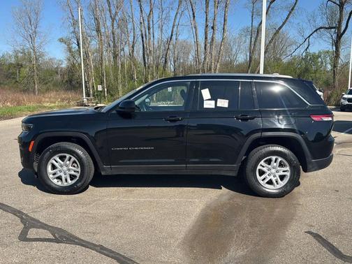 Diamond Black 2023 Jeep Grand Cherokee Laredo