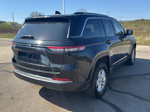 Diamond Black 2023 Jeep Grand Cherokee Laredo