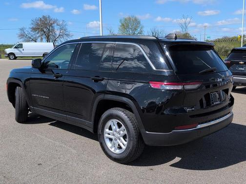 Diamond Black 2023 Jeep Grand Cherokee Laredo