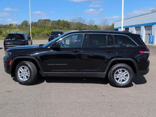 Diamond Black 2023 Jeep Grand Cherokee Laredo