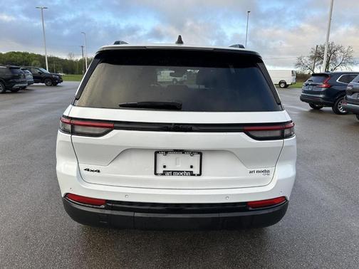 Bright White 2023 Jeep Grand Cherokee Altitude