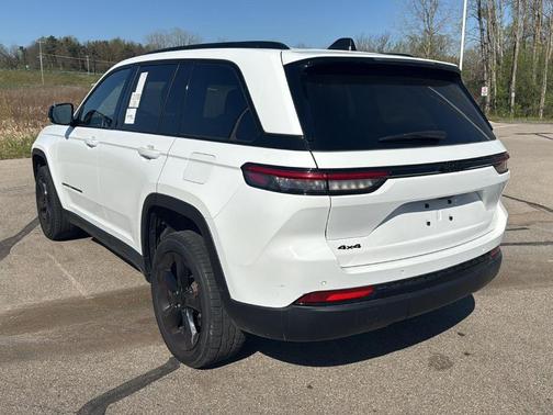 Bright White 2023 Jeep Grand Cherokee Altitude