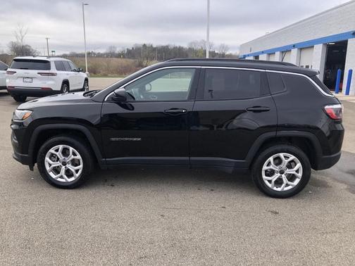 Diamond Black 2025 Jeep Compass Latitude