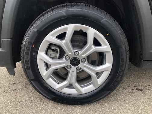 Diamond Black 2025 Jeep Compass Latitude