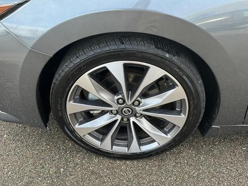 2022 Nissan Maxima Platinum