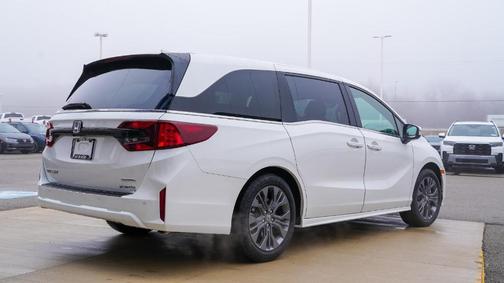 Platinum White Pearl 2026 Honda Odyssey Touring