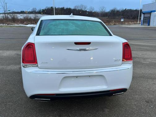 2017 Chrysler 300 Limited