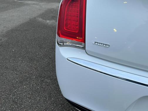 2017 Chrysler 300 Limited