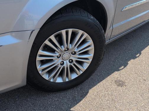 2015 Chrysler Town & Country Touring-L