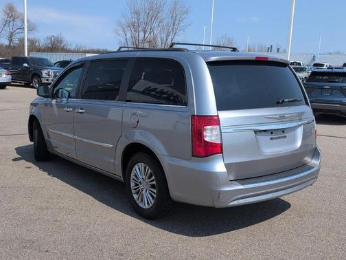 2015 Chrysler Town & Country Touring-L