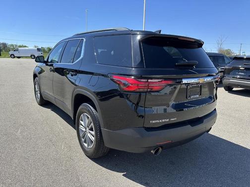 Mosaic Black Metallic 2023 Chevrolet Traverse LT Cloth