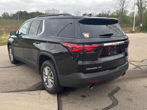 Mosaic Black Metallic 2023 Chevrolet Traverse LT Cloth