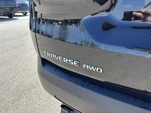 Mosaic Black Metallic 2023 Chevrolet Traverse LT Cloth