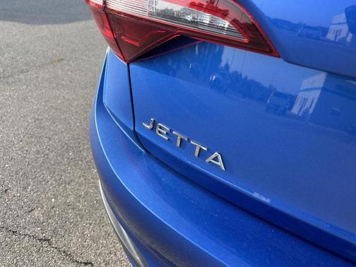 Rising Blue Metallic 2024 Volkswagen Jetta 1.5T SE