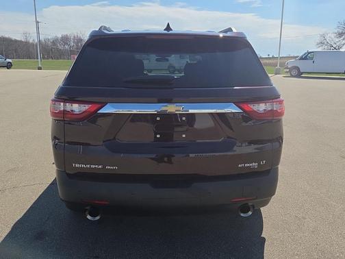 Black Currant Metallic 2019 Chevrolet Traverse LT Cloth