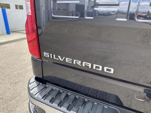 Dark Ash Metallic 2024 Chevrolet Silverado 1500 LT