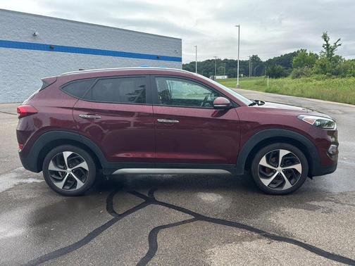 Ruby Wine 2017 Hyundai TUCSON Limited