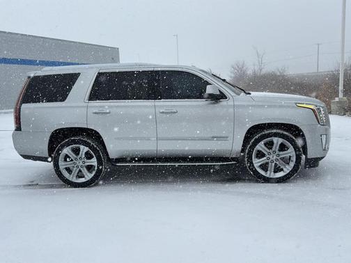 2017 Cadillac Escalade Luxury