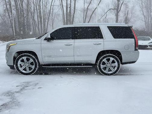 2017 Cadillac Escalade Luxury