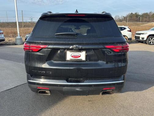 Mosaic Black Metallic 2022 Chevrolet Traverse Premier