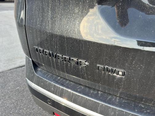 Mosaic Black Metallic 2022 Chevrolet Traverse Premier